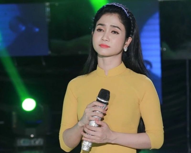 nhung-ca-si-tre-hat-bolero-hay-nhat-1