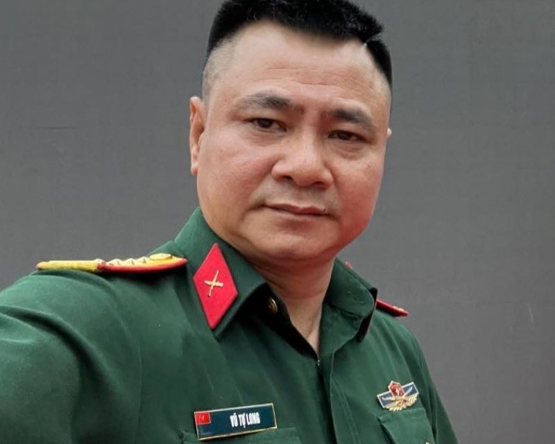 nhung-nghe-si-mang-quan-ham-1