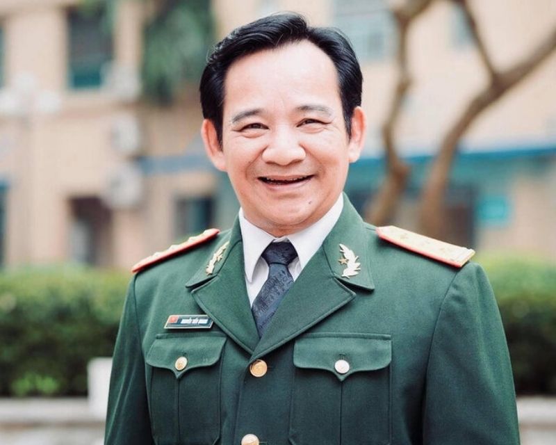 nhung-nghe-si-mang-quan-ham